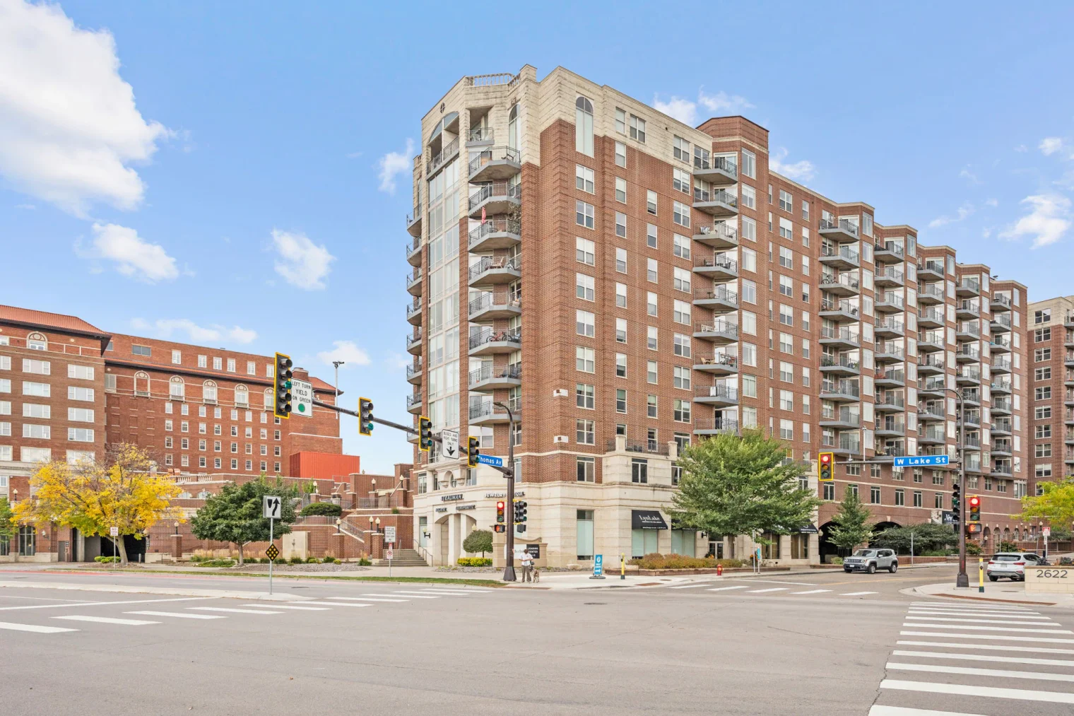 10 web or mls 2900 thomas ave s 10