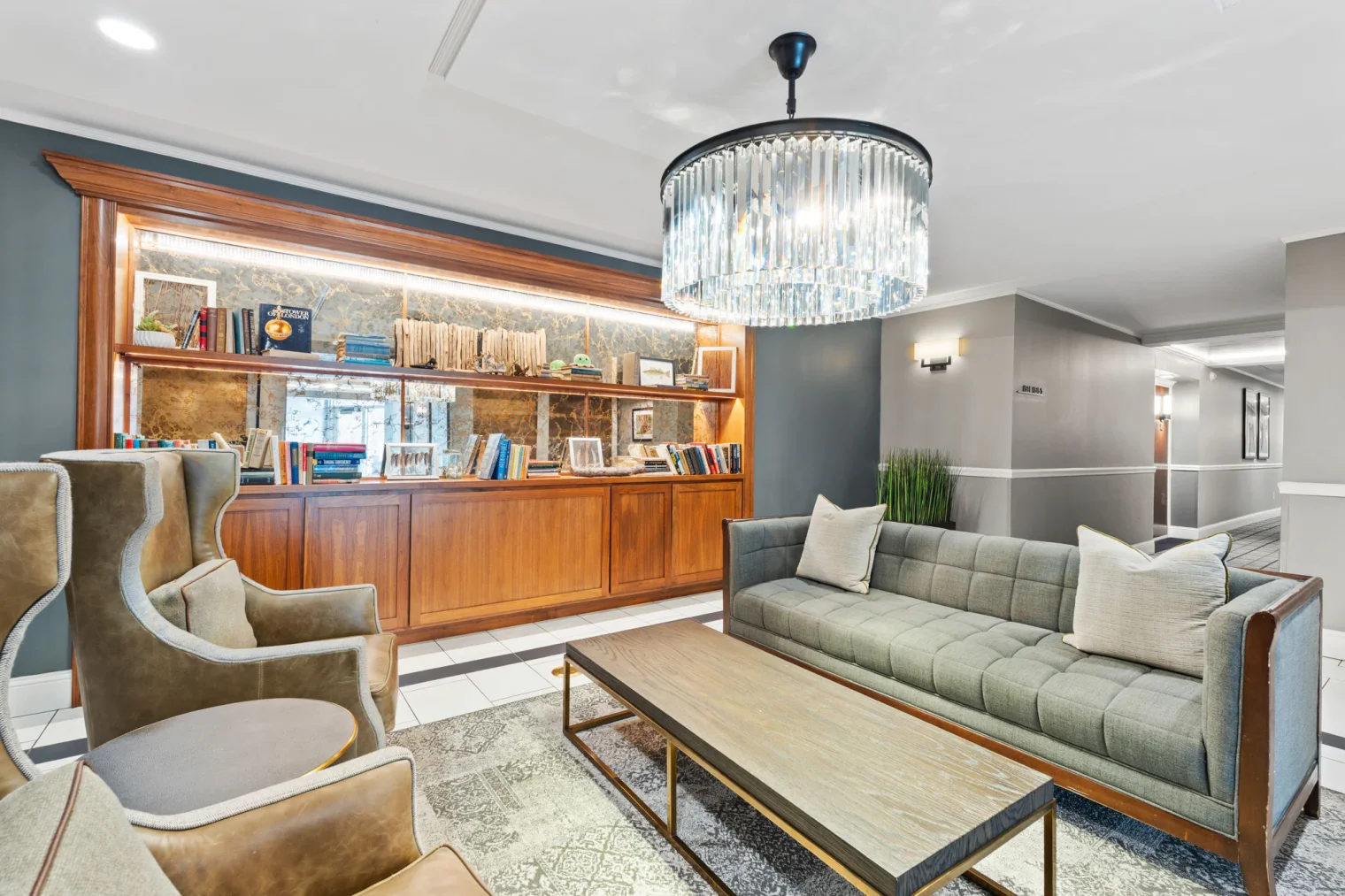 102 web or mls 2900 thomas ave s 102