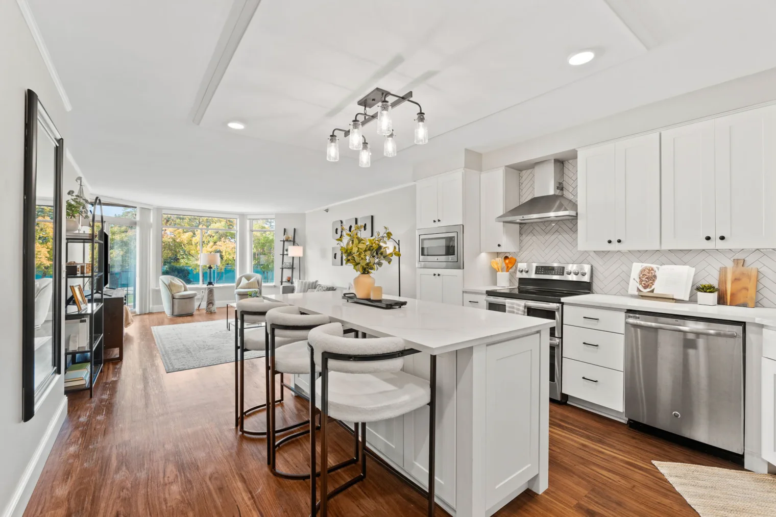 108 web or mls 2900 thomas ave s 108