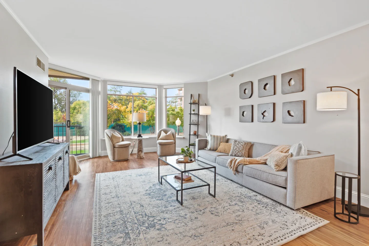 114 web or mls 2900 thomas ave s 114