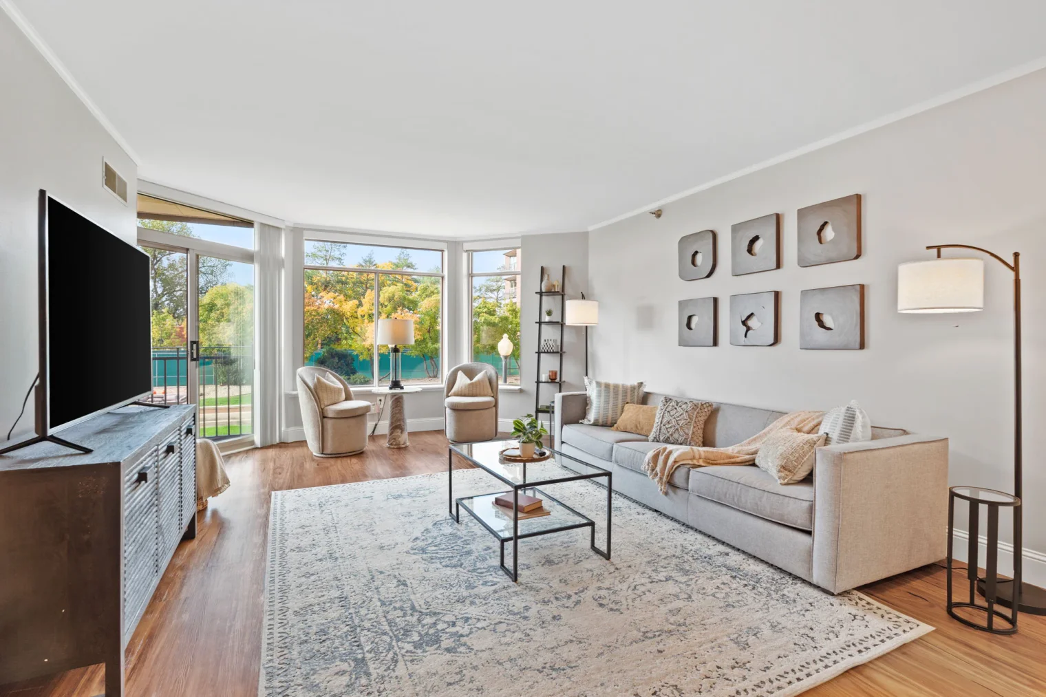 114 web or mls 2900 thomas ave s 114