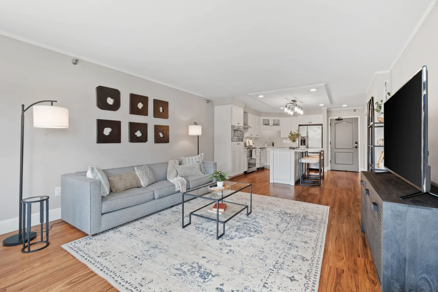 116 web or mls 2900 thomas ave s 116