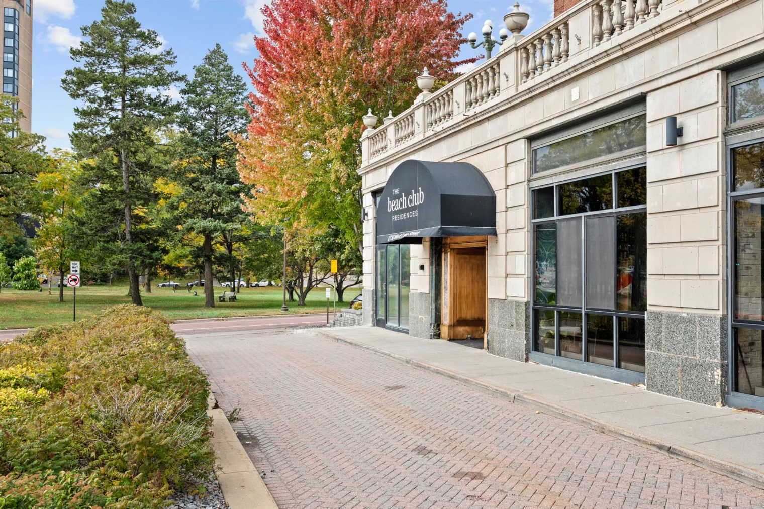 13 web or mls 2900 thomas ave s 13