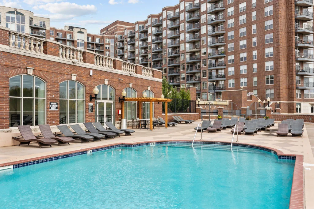 41 web or mls 2900 thomas ave s 41