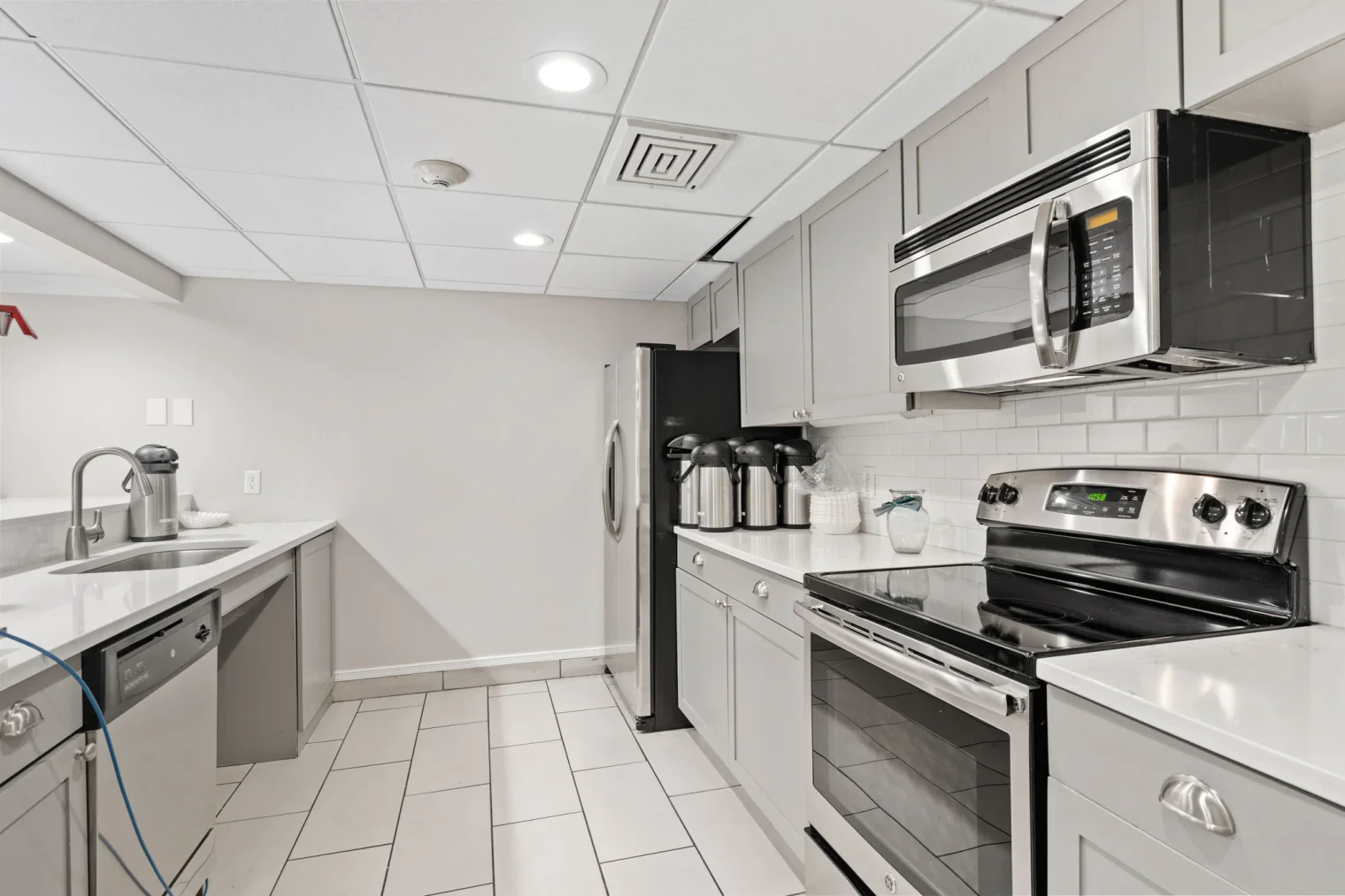 61 web or mls 2900 thomas ave s 61