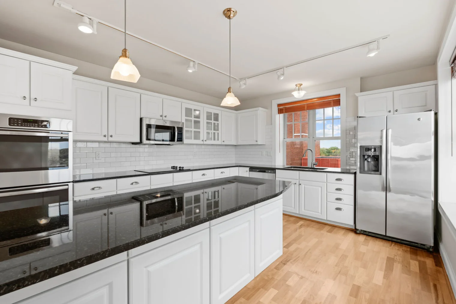 85 web or mls 2900 thomas ave s 85